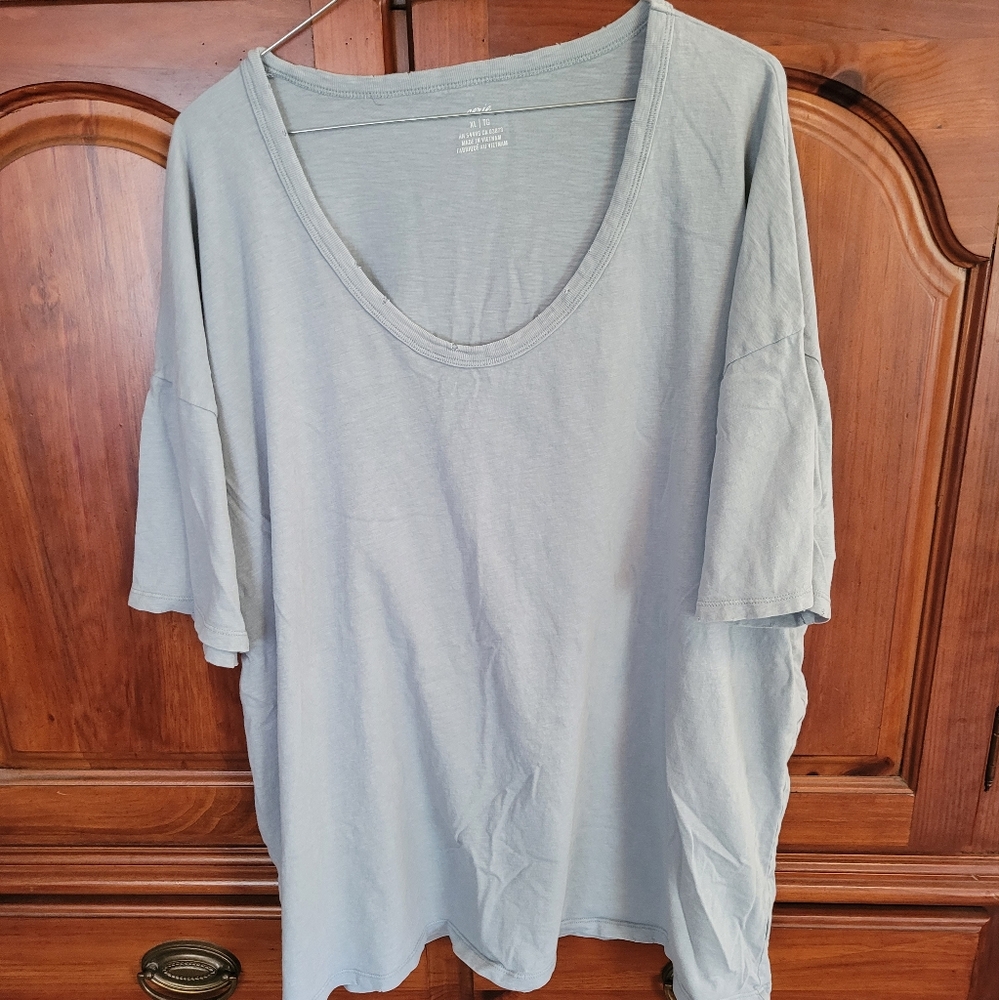 Aerie voop XL blue/grey distressed t-shirt